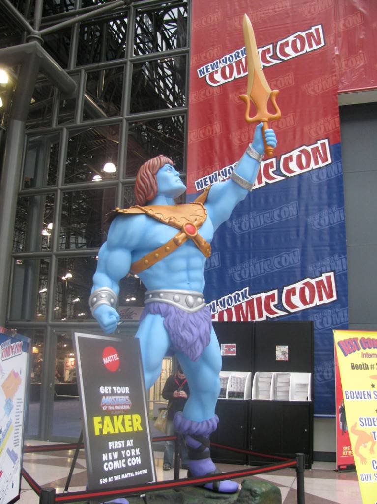NYCC 09: Scenes from the Convention Floor: He Man's Faker Statue