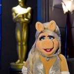 Miss Piggy and Kermit the Frog at the 2012 Academy Awards