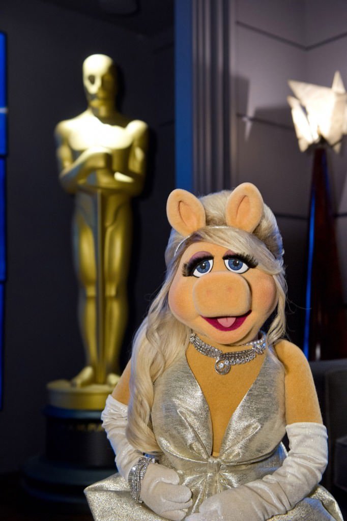 Miss Piggy and Kermit the Frog at the 2012 Academy Awards