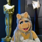 Miss Piggy and Kermit the Frog at the 2012 Academy Awards