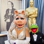 Miss Piggy and Kermit the Frog at the 2012 Academy Awards