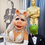 Miss Piggy and Kermit the Frog at the 2012 Academy Awards