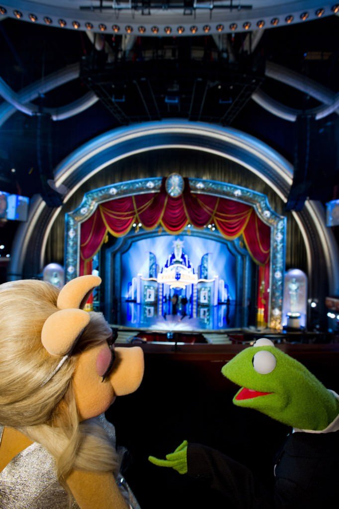 Miss Piggy and Kermit the Frog at the 2012 Academy Awards
