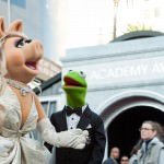 Miss Piggy and Kermit the Frog at the 2012 Academy Awards