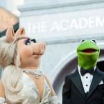 Miss Piggy and Kermit the Frog at the 2012 Academy Awards