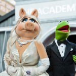 Miss Piggy and Kermit the Frog at the 2012 Academy Awards