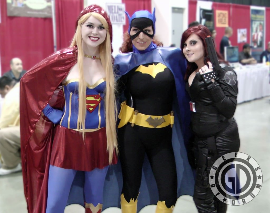 MCCC 2012 Cosplay: Supergirl, Batgirl, Scarlet