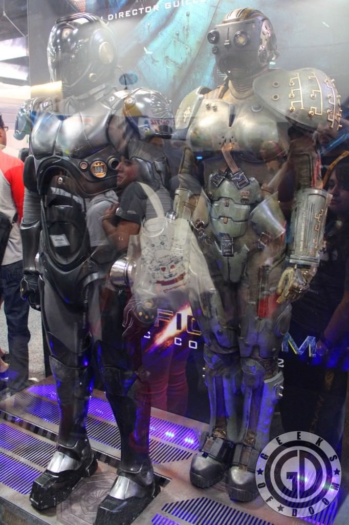 SDCC 2012: Pacific Rim robo-jockey tandem suits