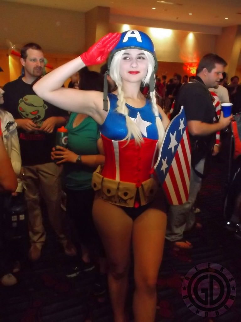 Dragon*Con 2012: Cosplay: Captain America Crossplay
