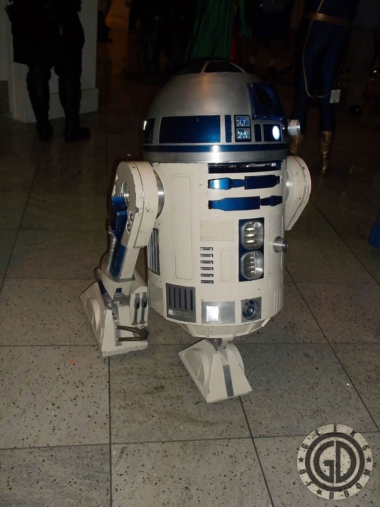 Dragon*Con 2012: Cosplay: Star Wars R2-D2