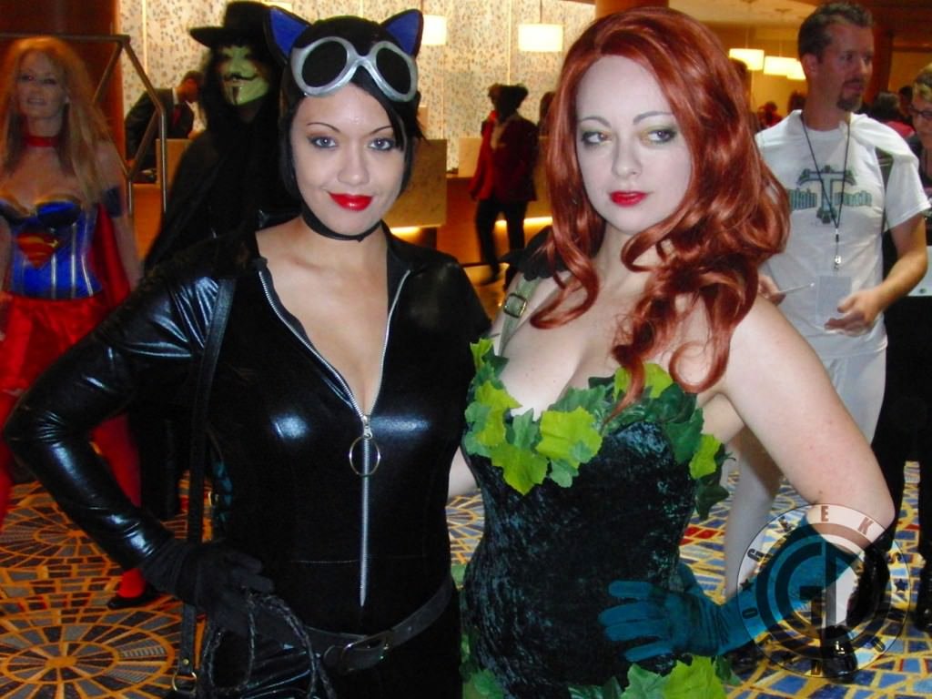 Dragon*Con 2012: Cosplay: Catwoman and Poison Ivy