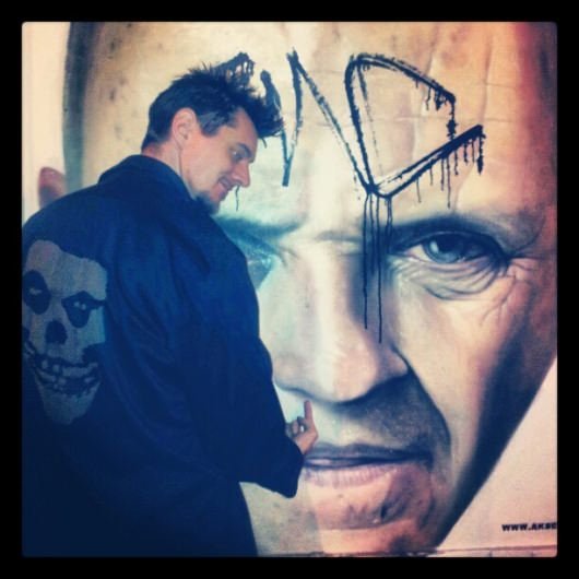 Anthony Hopkins graffiti nose pick