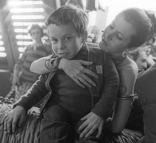 Star Wars Set Photos: Carrie Fisher and a young Warwick Davis