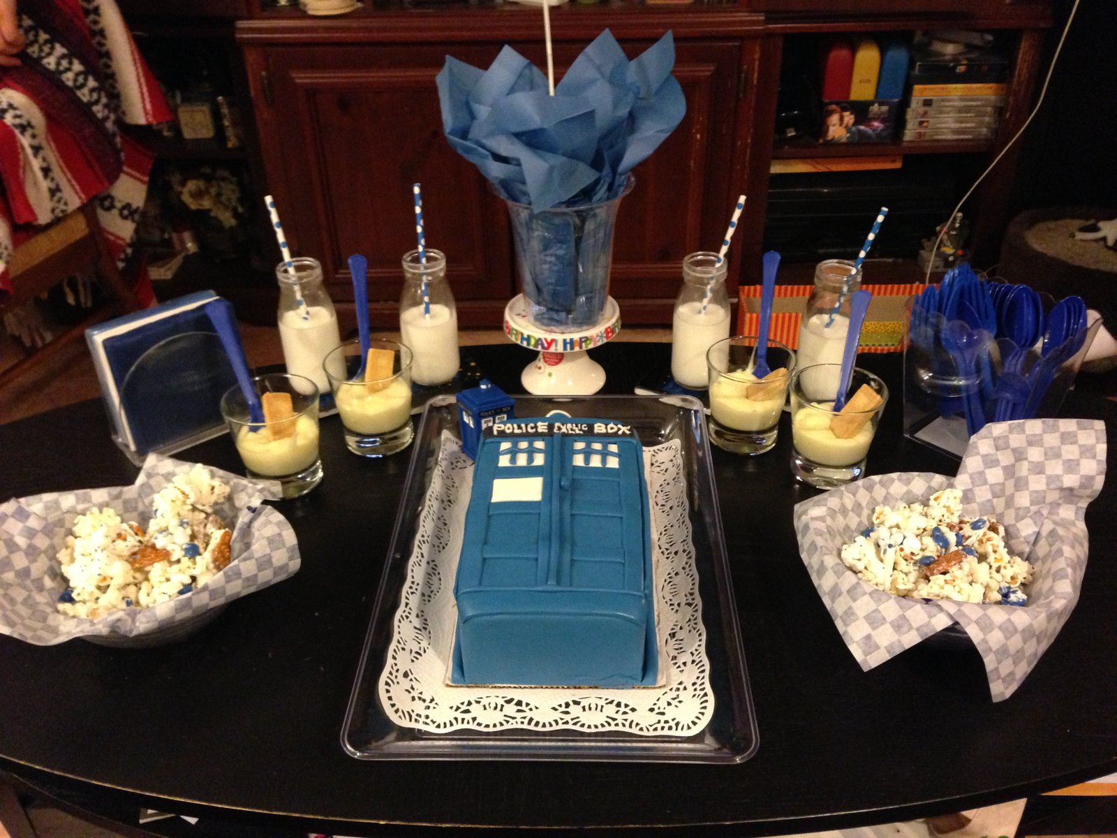 Doctor Who Tardis Cake Party Decorations