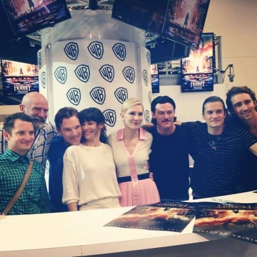 THE HOBBIT: THE BATTLE OF THE FIVE ARMIES cast group photo at Warner Bros. booth at SDCC 2014.