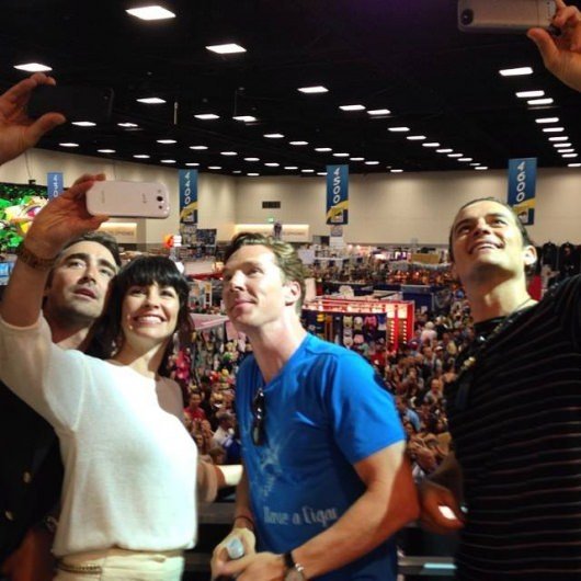 THE HOBBIT: THE BATTLE OF THE FIVE ARMIES cast member selfie at Warner Bros. booth at SDCC 2014.