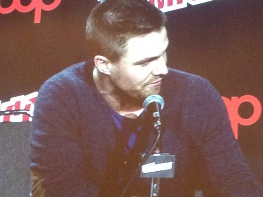 Stephen Amell 01