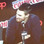 Stephen Amell 02
