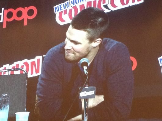 Stephen Amell 02