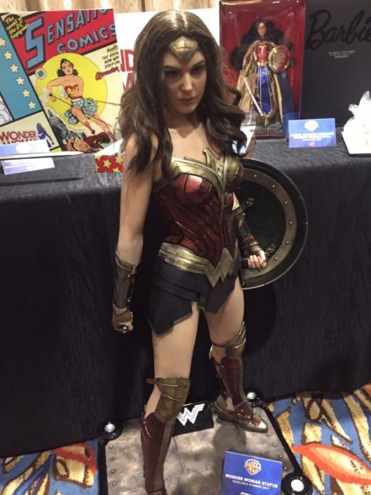 Wonder Woman Gal Gadot statue