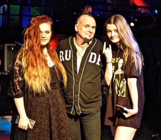 Stereo Love Standing