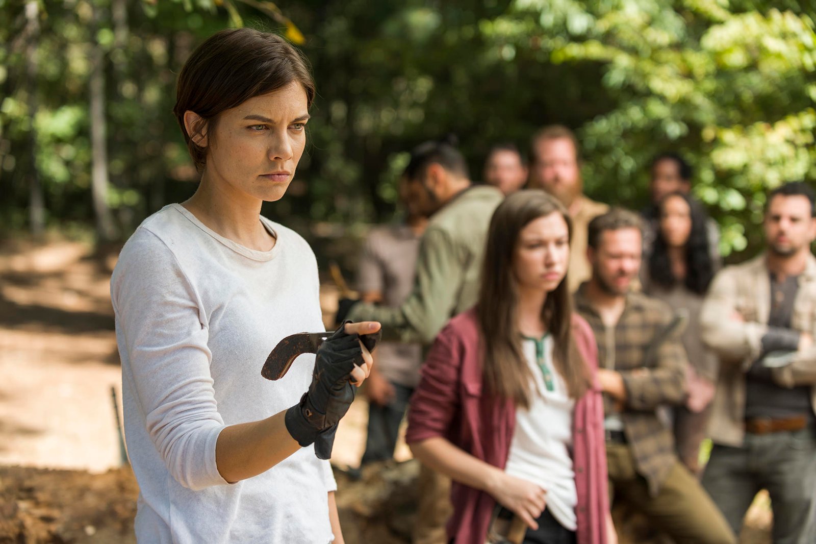 Lauren Cohan as Maggie Greene, Katelyn Nacon as EnidÂ - The Walking Dead, Season 7, Episode 14