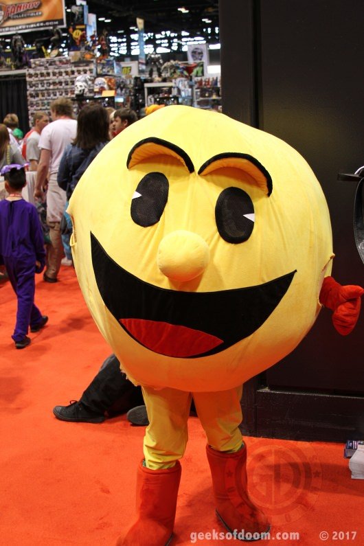 C2E2 2017 Cosplay 09 Pac Man